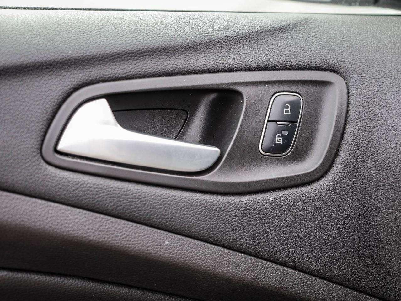 2017 Ford Escape SE Photo