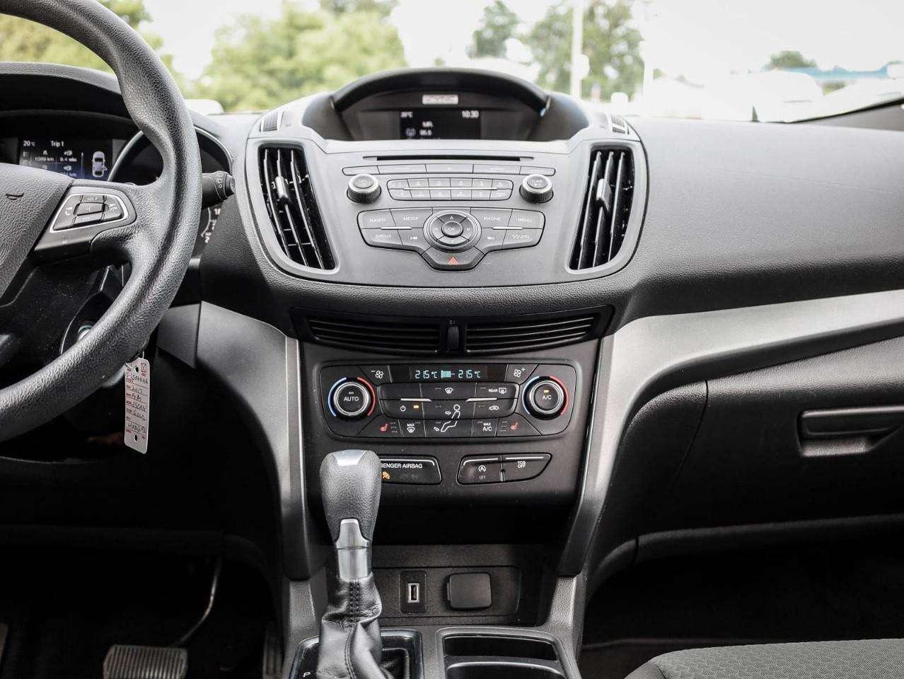 2017 Ford Escape SE Photo