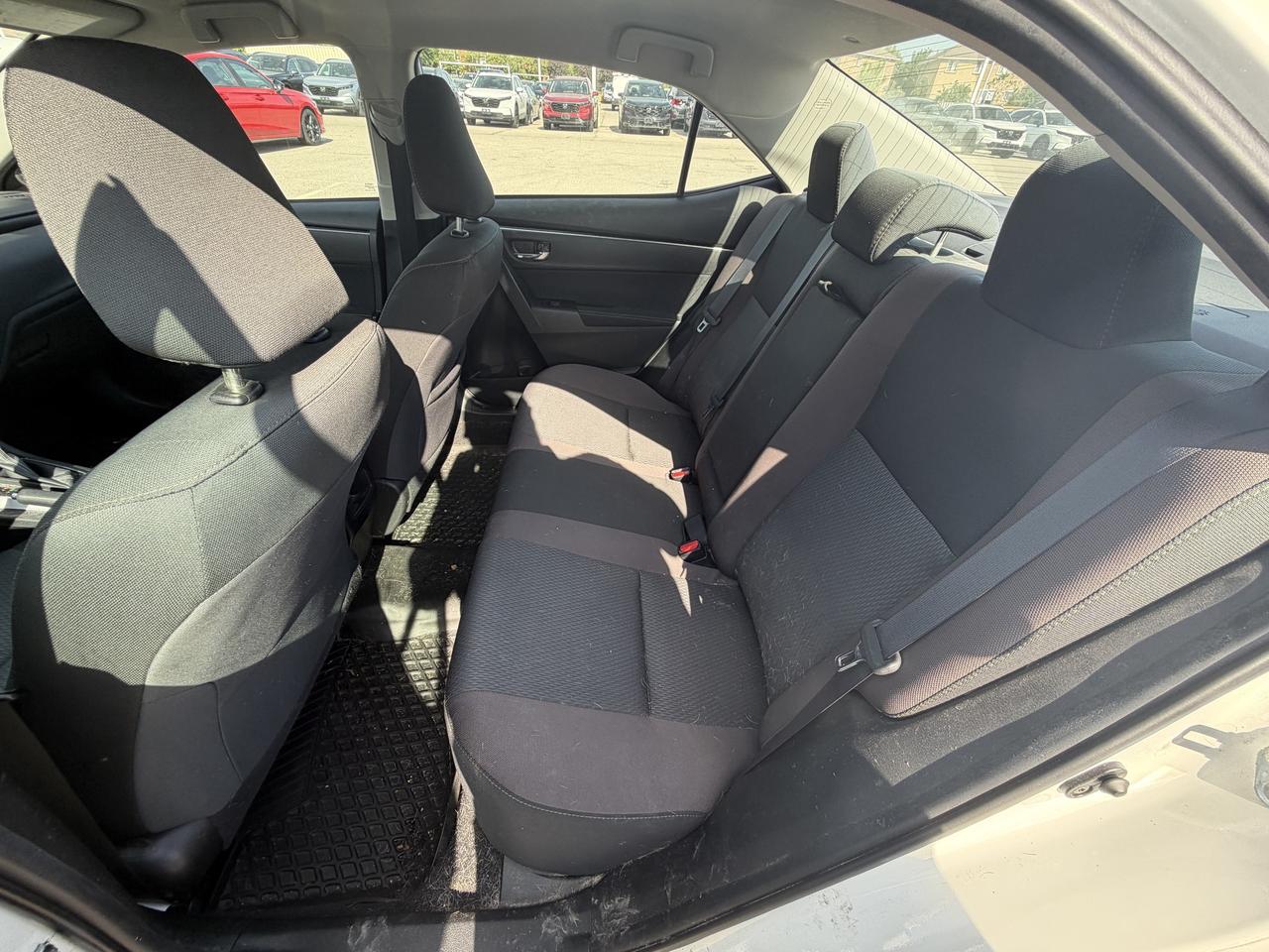 2018 Toyota Corolla LE CVT   LOW KM   HEATED SEATS   BLUETOOTH Photo