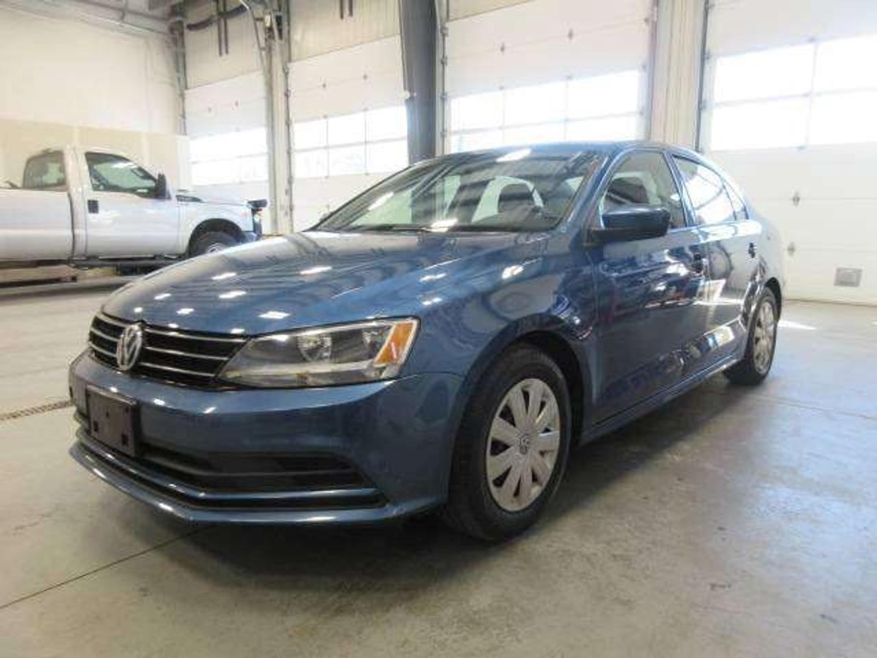 2017 Volkswagen Jetta TRENDLINE+, MANUAL! A/C, APPLE/ANDROID, 132K! Photo
