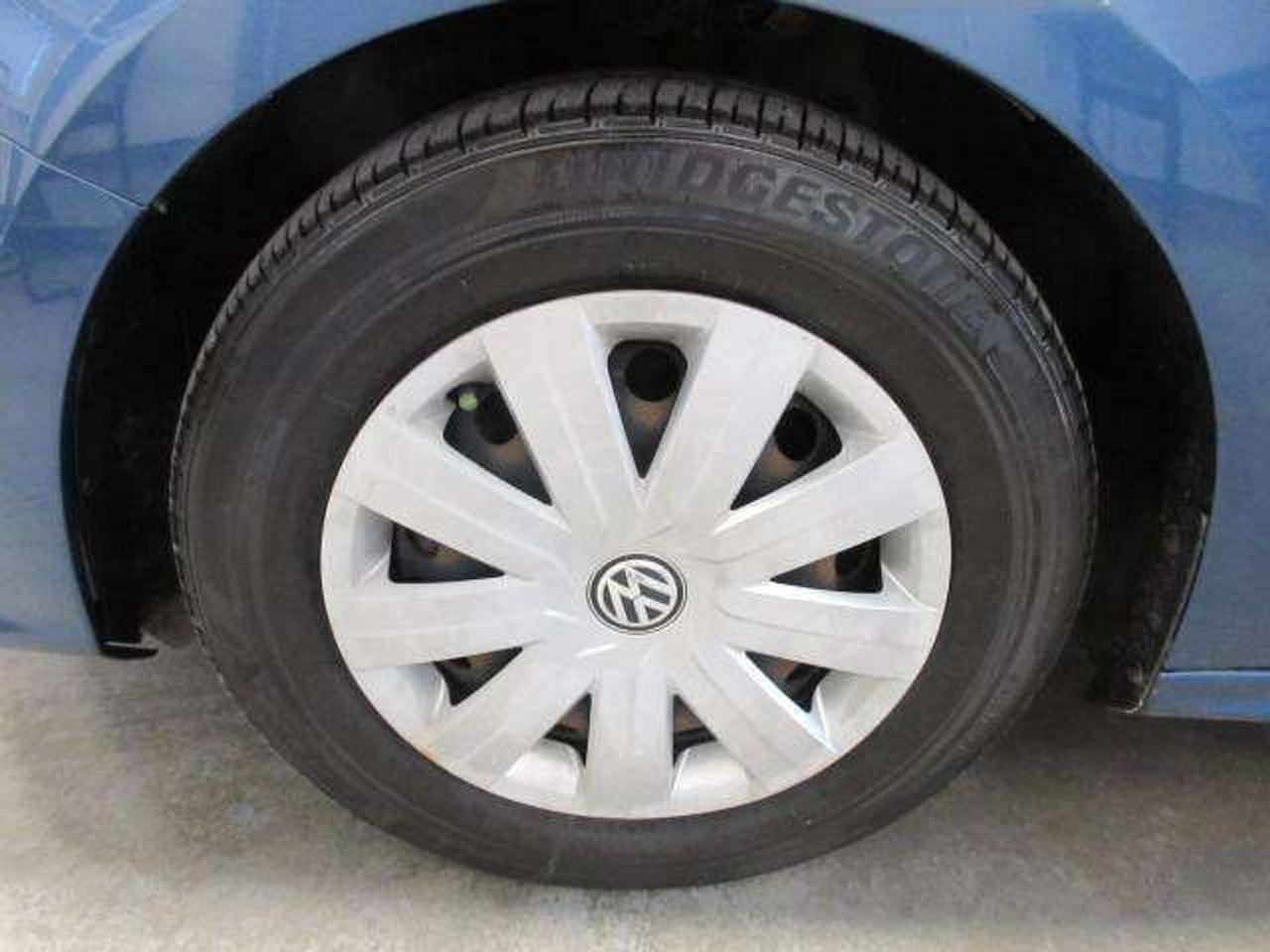 2017 Volkswagen Jetta TRENDLINE+, MANUAL! A/C, APPLE/ANDROID, 132K! Photo