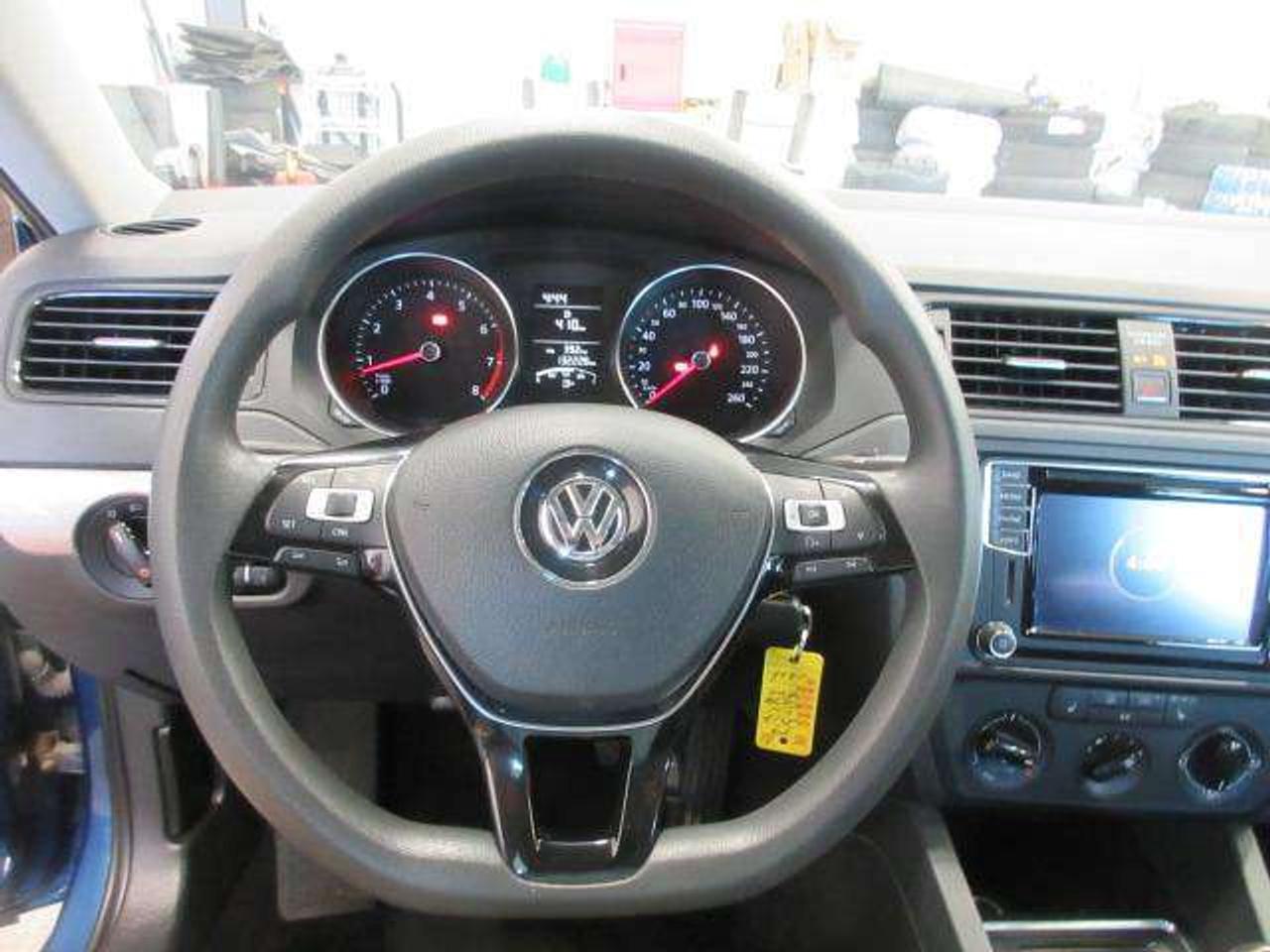 2017 Volkswagen Jetta TRENDLINE+, MANUAL! A/C, APPLE/ANDROID, 132K! Photo