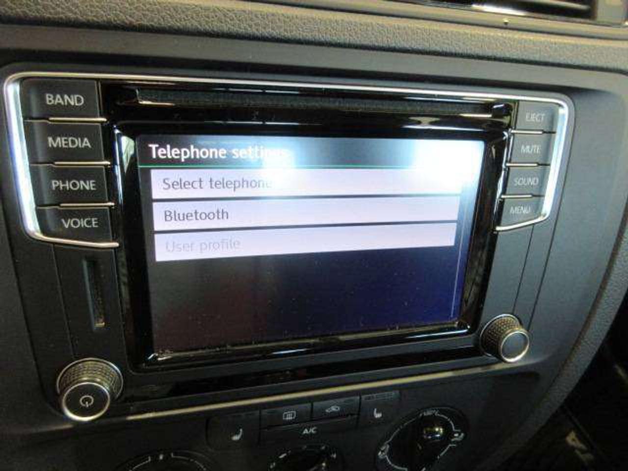 2017 Volkswagen Jetta TRENDLINE+, MANUAL! A/C, APPLE/ANDROID, 132K! Photo