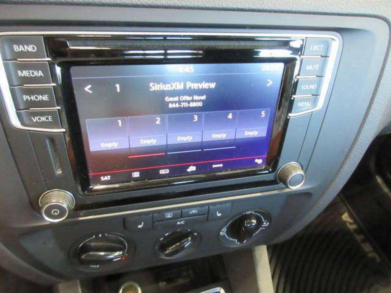2017 Volkswagen Jetta TRENDLINE+, MANUAL! A/C, APPLE/ANDROID, 132K! Photo