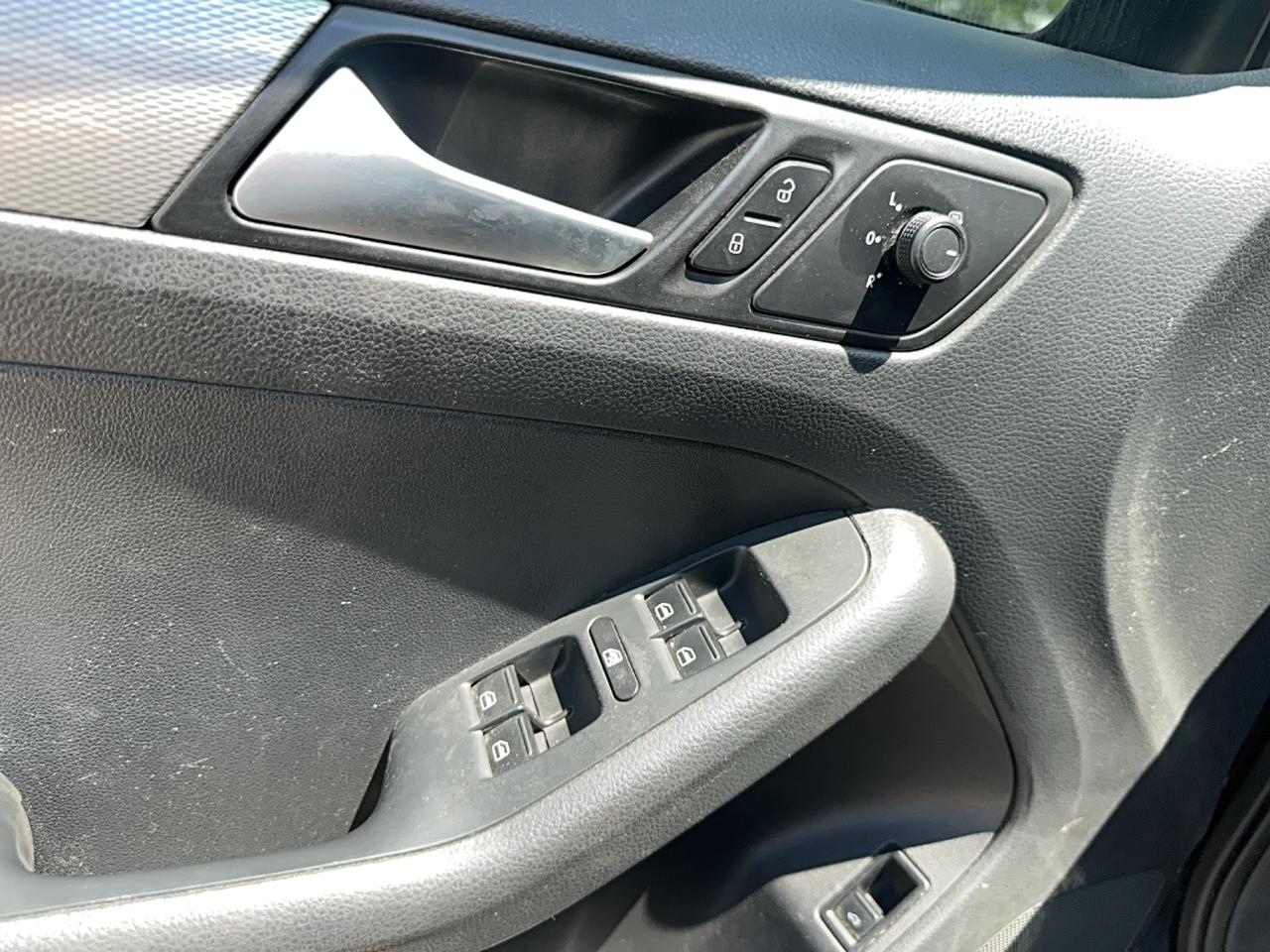 2015 Volkswagen Jetta TRENDLINE+ Photo