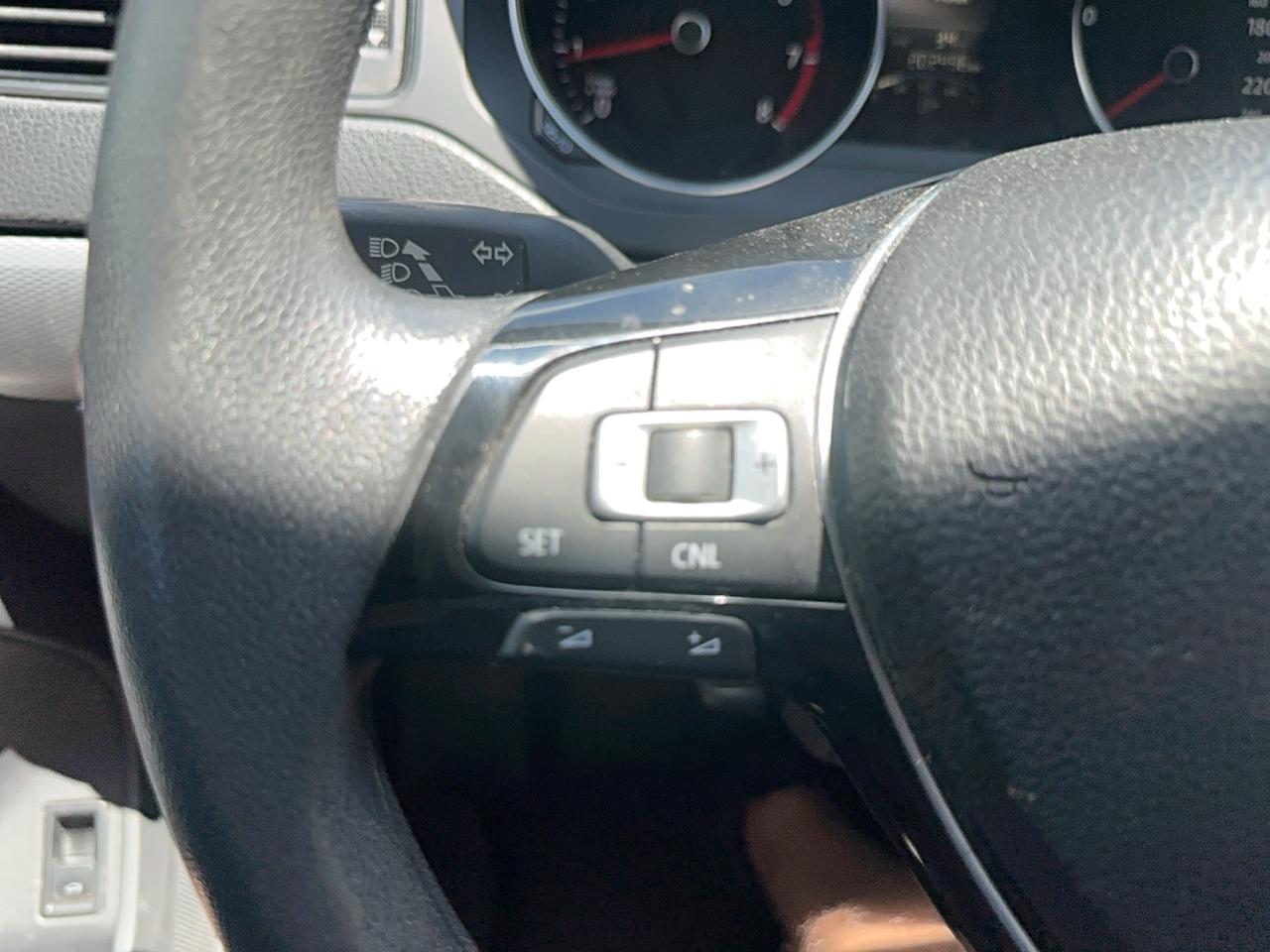 2015 Volkswagen Jetta TRENDLINE+ Photo