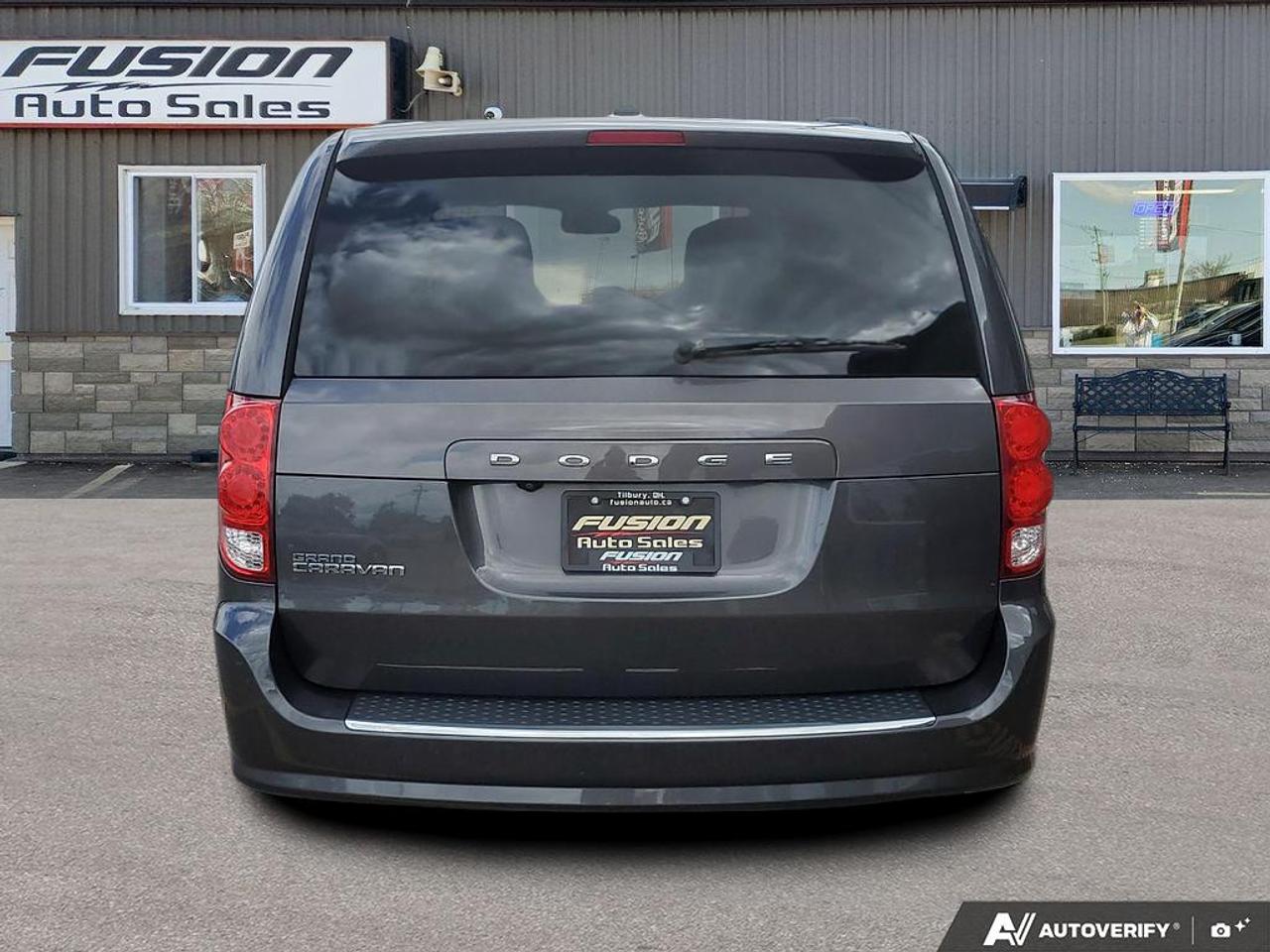 2019 Dodge Grand Caravan SXT Premium Plus-NAVIGATION-DVD-REAR CAMERA-BLUETO Photo4