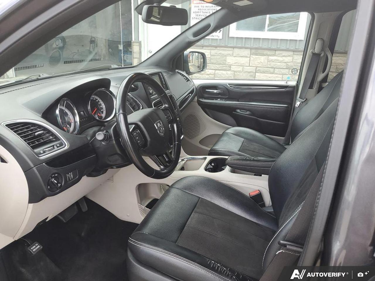 2019 Dodge Grand Caravan SXT Premium Plus-NAVIGATION-DVD-REAR CAMERA-BLUETO Photo