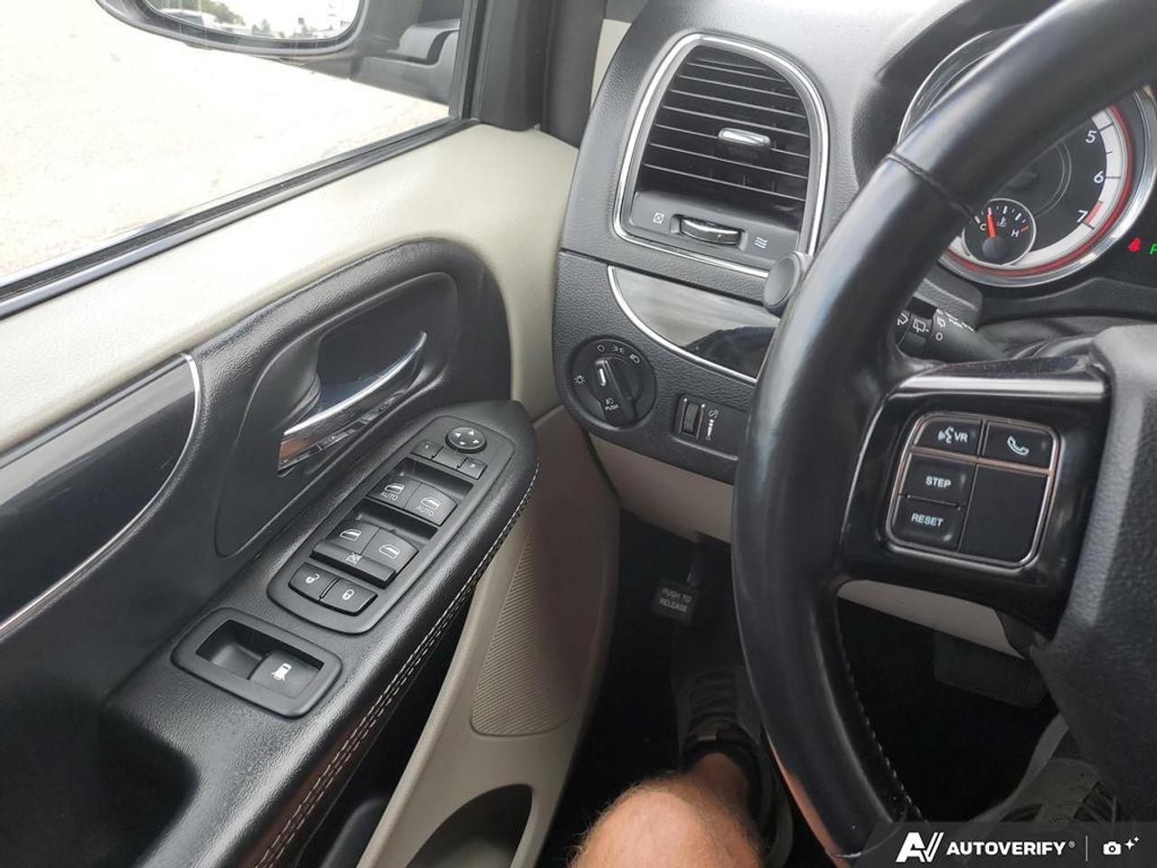 2019 Dodge Grand Caravan SXT Premium Plus-NAVIGATION-DVD-REAR CAMERA-BLUETO Photo