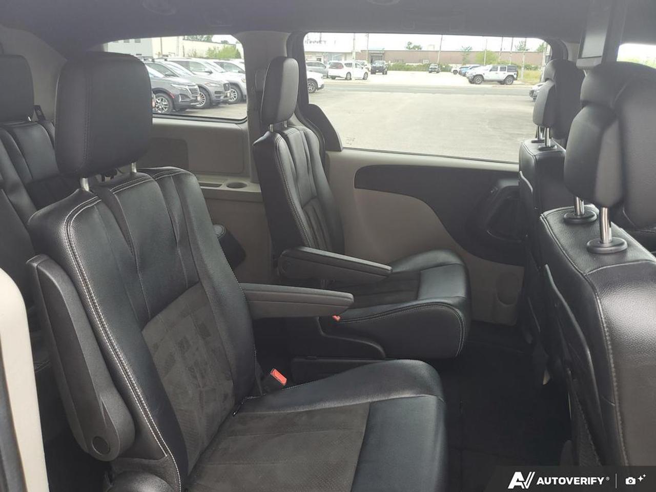 2019 Dodge Grand Caravan SXT Premium Plus-NAVIGATION-DVD-REAR CAMERA-BLUETO Photo
