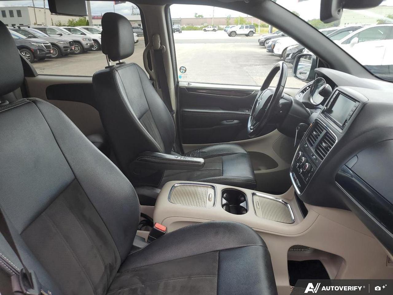 2019 Dodge Grand Caravan SXT Premium Plus-NAVIGATION-DVD-REAR CAMERA-BLUETO Photo