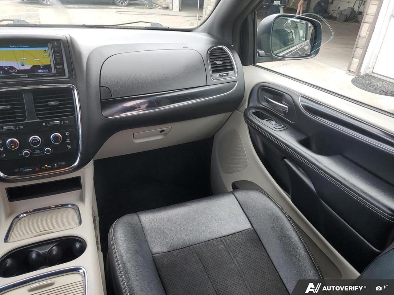 2019 Dodge Grand Caravan SXT Premium Plus-NAVIGATION-DVD-REAR CAMERA-BLUETO Photo