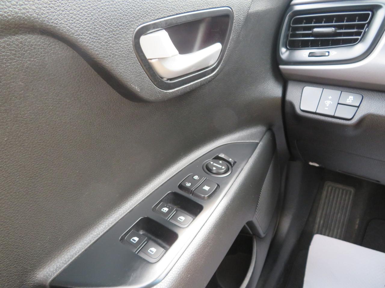 2018 Kia Rio 5-door LX Photo