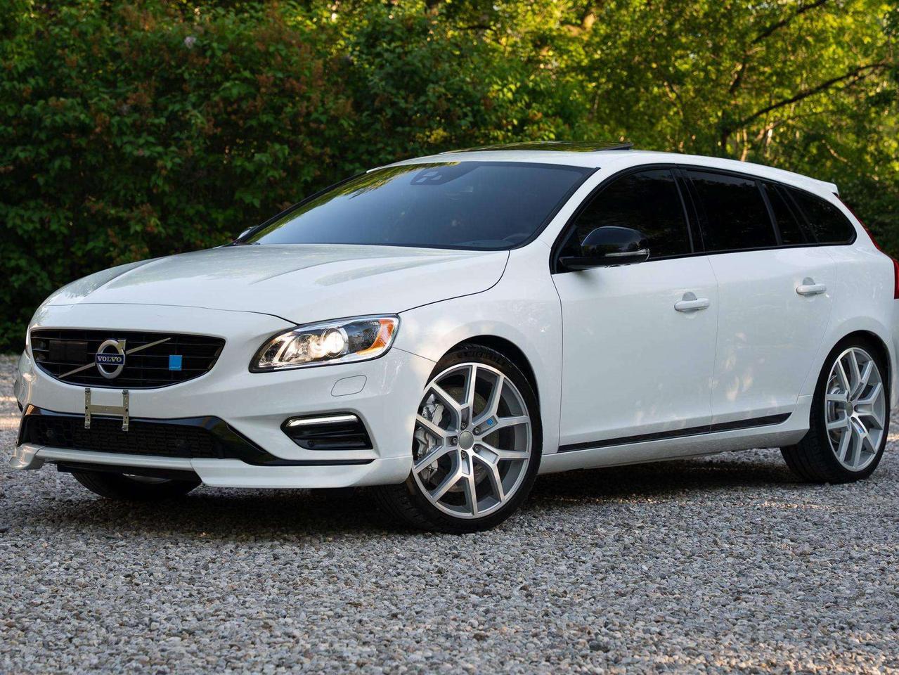 2016 Volvo V60 Clean History   2 Keys   Low KM Photo0