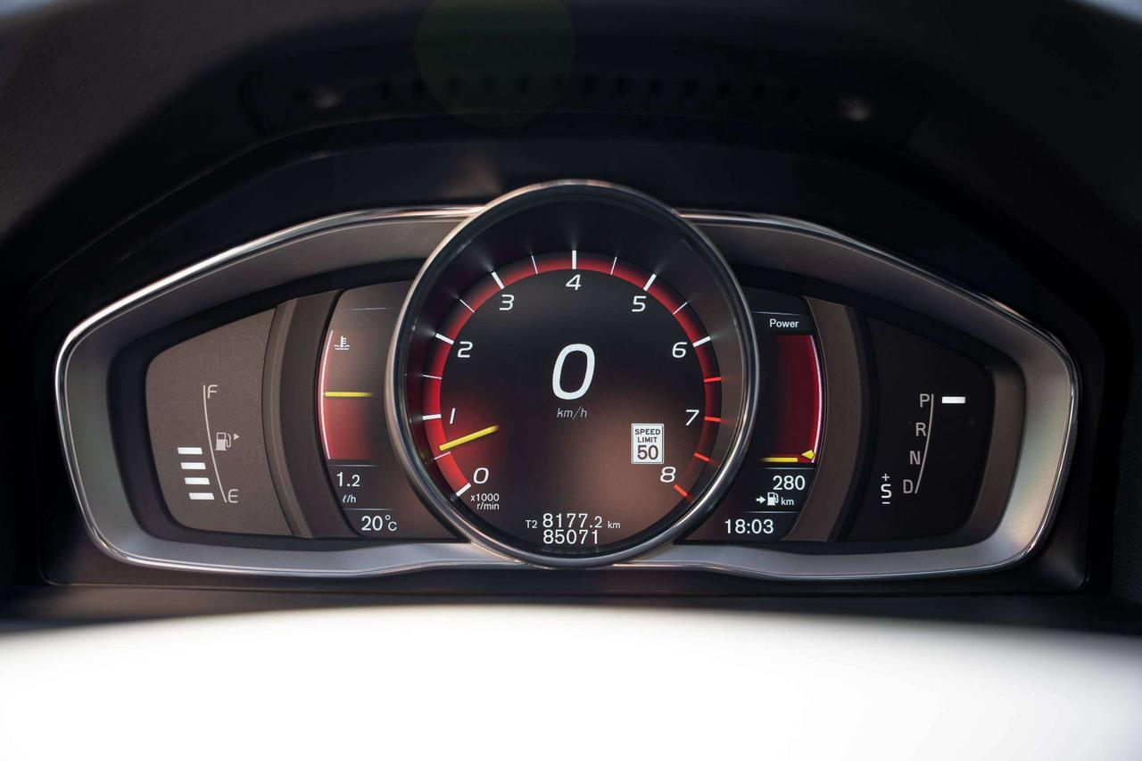 2016 Volvo V60 Clean History   2 Keys   Low KM Photo