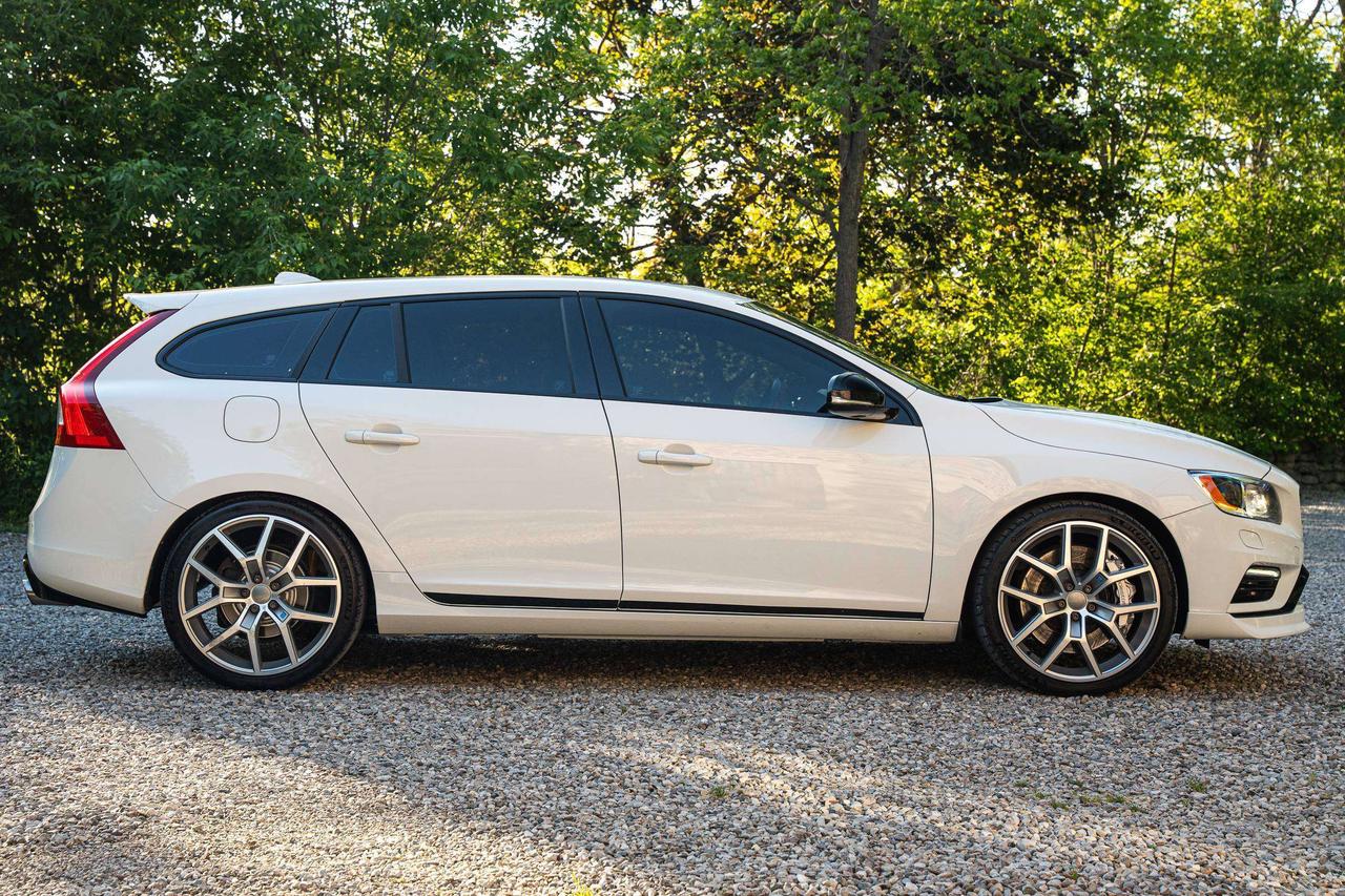 2016 Volvo V60 Clean History   2 Keys   Low KM Photo