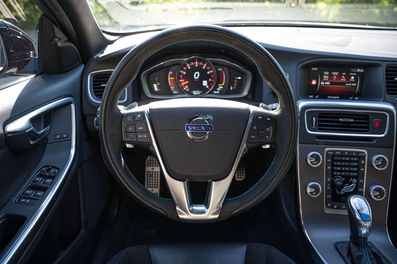 2016 Volvo V60 Clean History   2 Keys   Low KM Photo