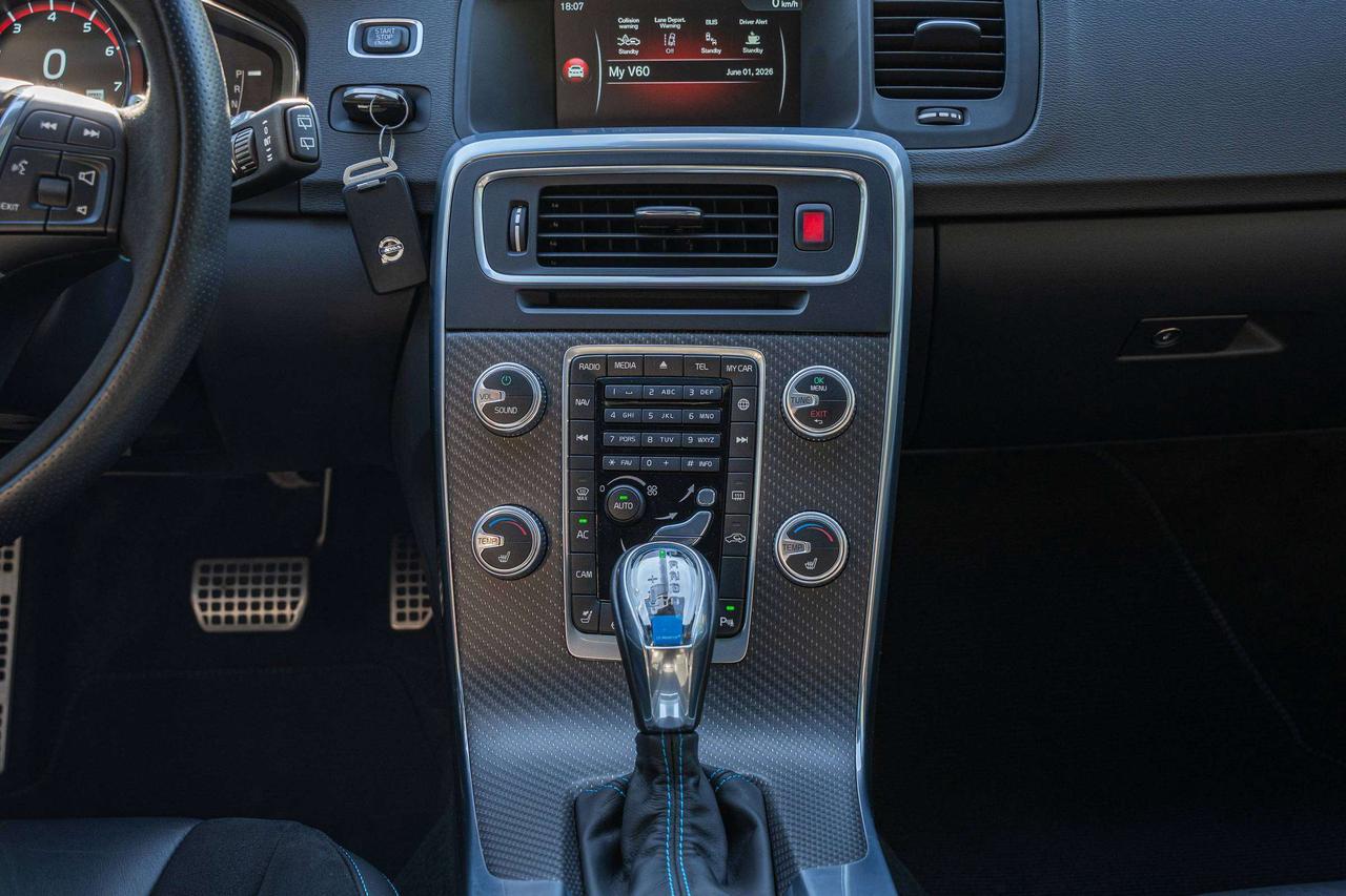 2016 Volvo V60 Clean History   2 Keys   Low KM Photo