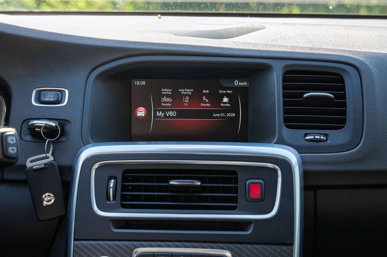 2016 Volvo V60 Clean History   2 Keys   Low KM Photo