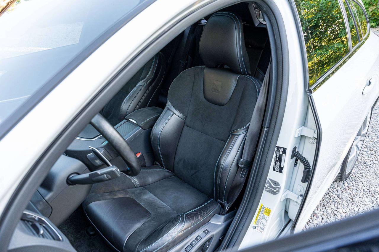 2016 Volvo V60 Clean History   2 Keys   Low KM Photo