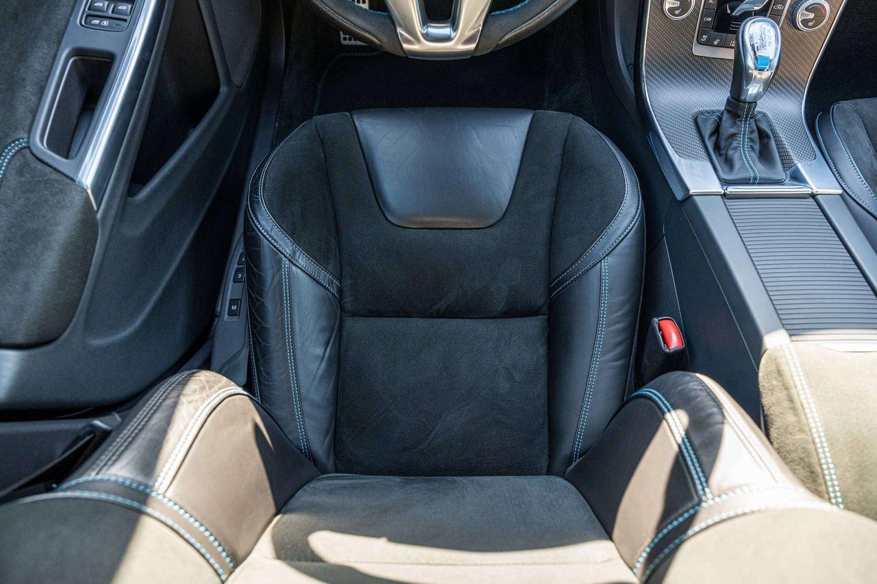 2016 Volvo V60 Clean History   2 Keys   Low KM Photo