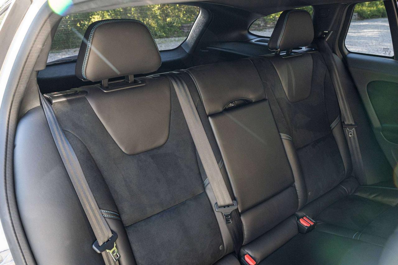 2016 Volvo V60 Clean History   2 Keys   Low KM Photo
