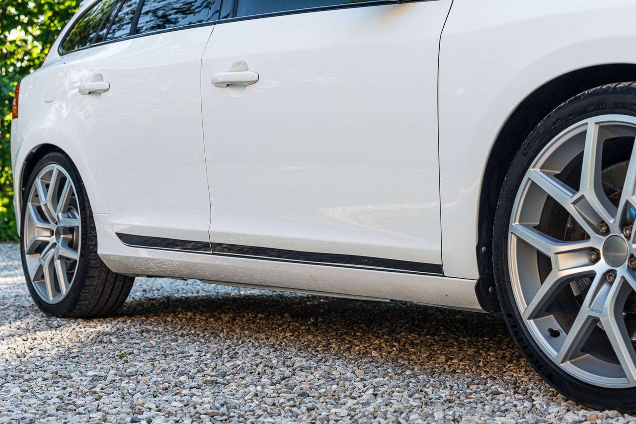 2016 Volvo V60 Clean History   2 Keys   Low KM Photo