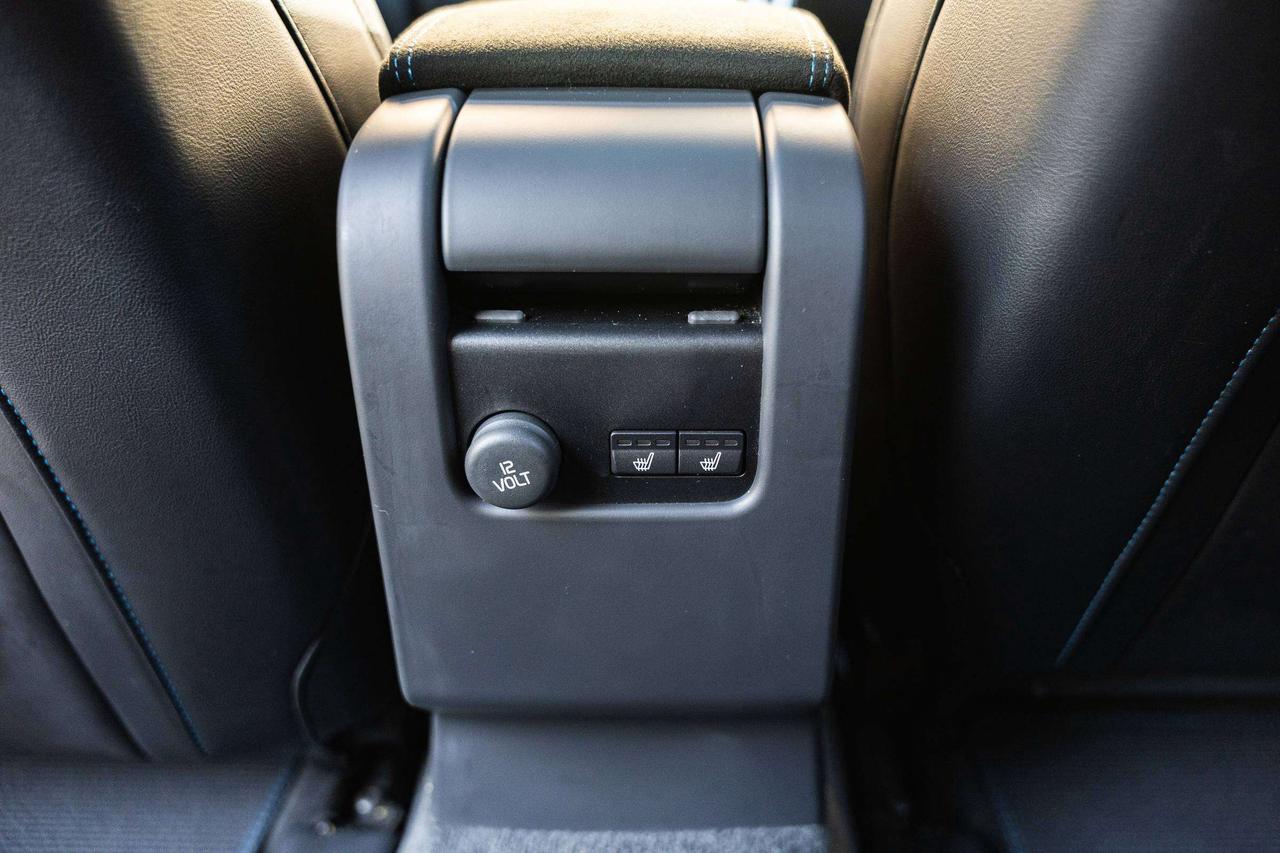 2016 Volvo V60 Clean History   2 Keys   Low KM Photo