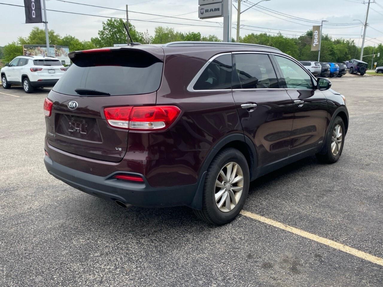 2016 Kia Sorento AWD 4dr 3.3L LX+ 7-Seater Photo4
