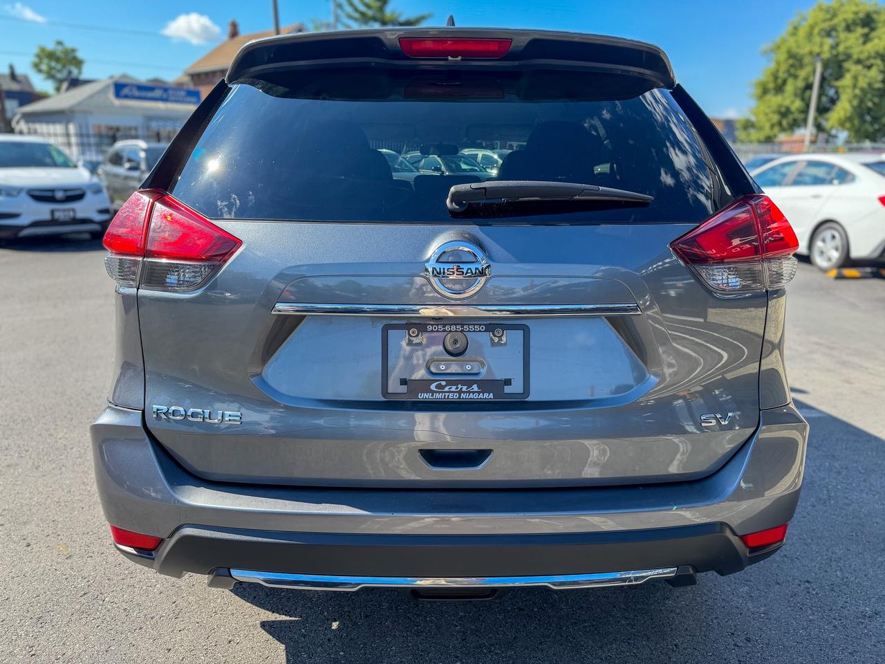 2017 Nissan Rogue SV/BSM/CAMERA/FULL SERVICE RECORDS/REMOTE/ECO ... Photo