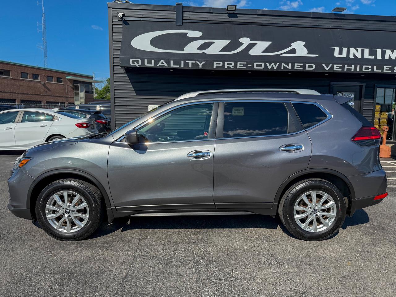 2017 Nissan Rogue SV/BSM/CAMERA/FULL SERVICE RECORDS/REMOTE/ECO ... Photo