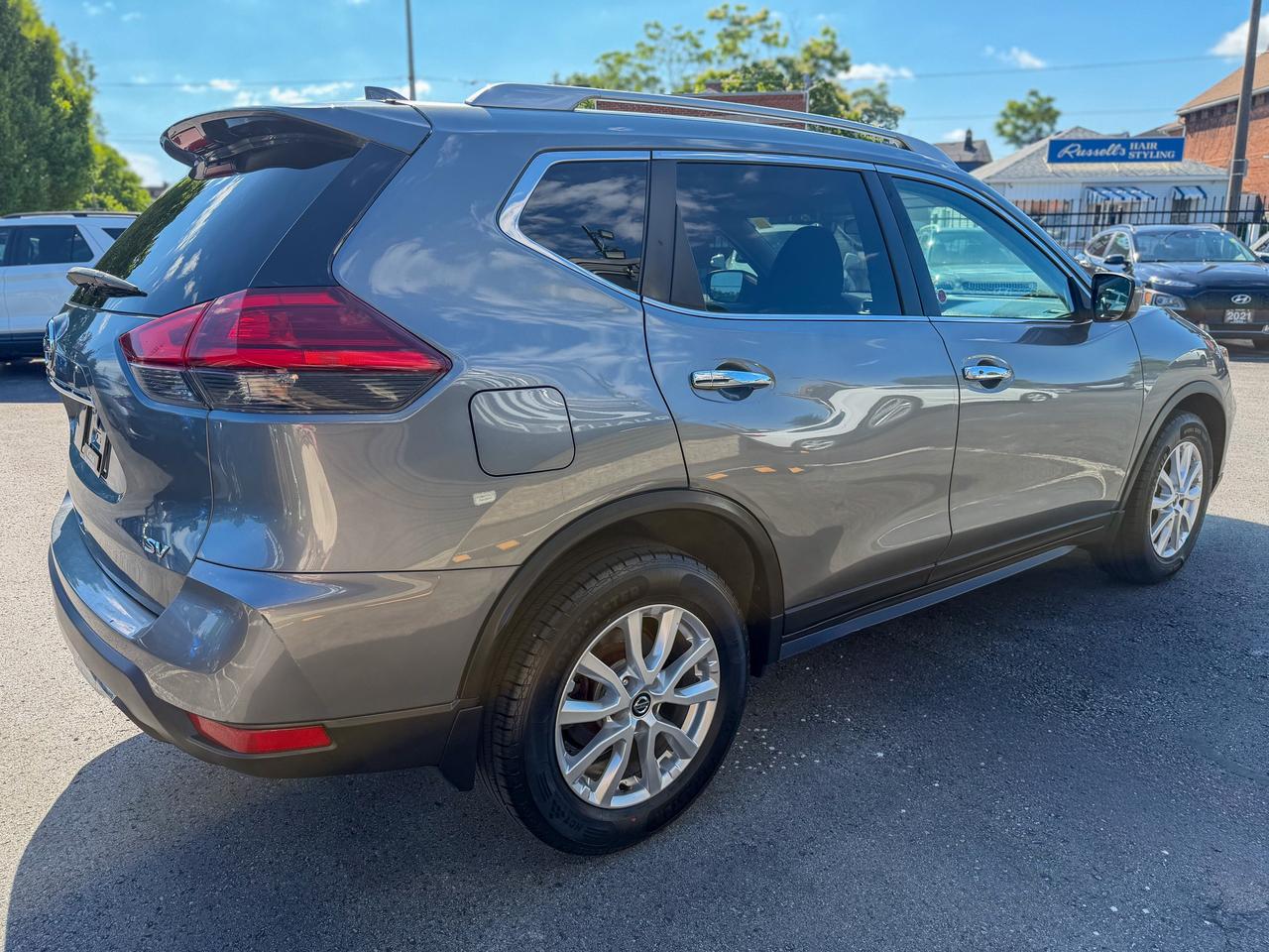 2017 Nissan Rogue SV/BSM/CAMERA/FULL SERVICE RECORDS/REMOTE/ECO ... Photo