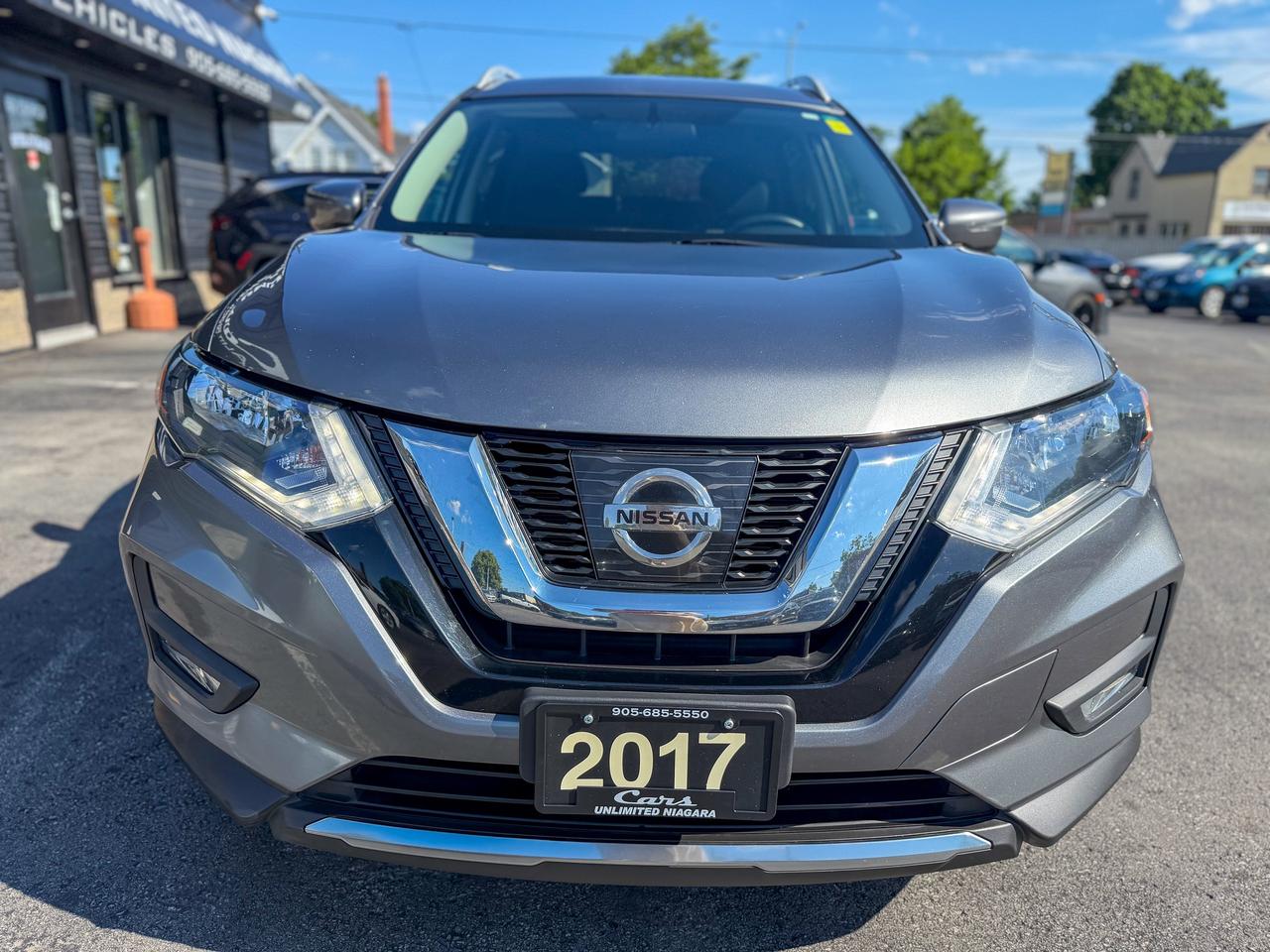 2017 Nissan Rogue SV/BSM/CAMERA/FULL SERVICE RECORDS/REMOTE/ECO ... Photo