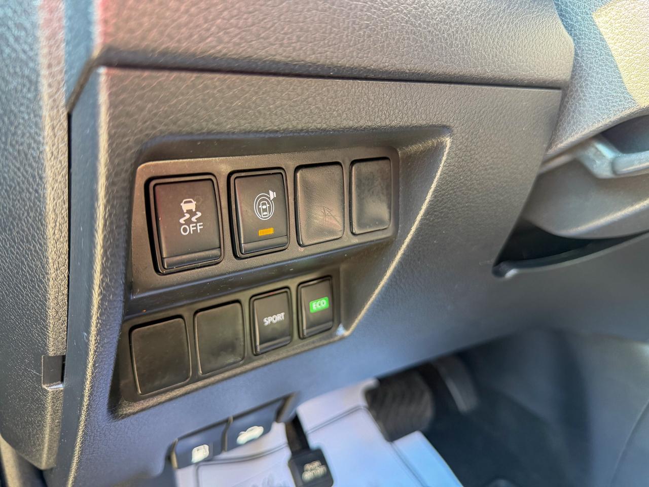 2017 Nissan Rogue SV/BSM/CAMERA/FULL SERVICE RECORDS/REMOTE/ECO ... Photo