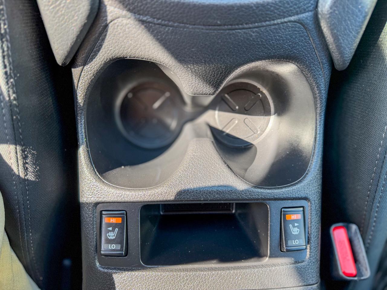 2017 Nissan Rogue SV/BSM/CAMERA/FULL SERVICE RECORDS/REMOTE/ECO ... Photo