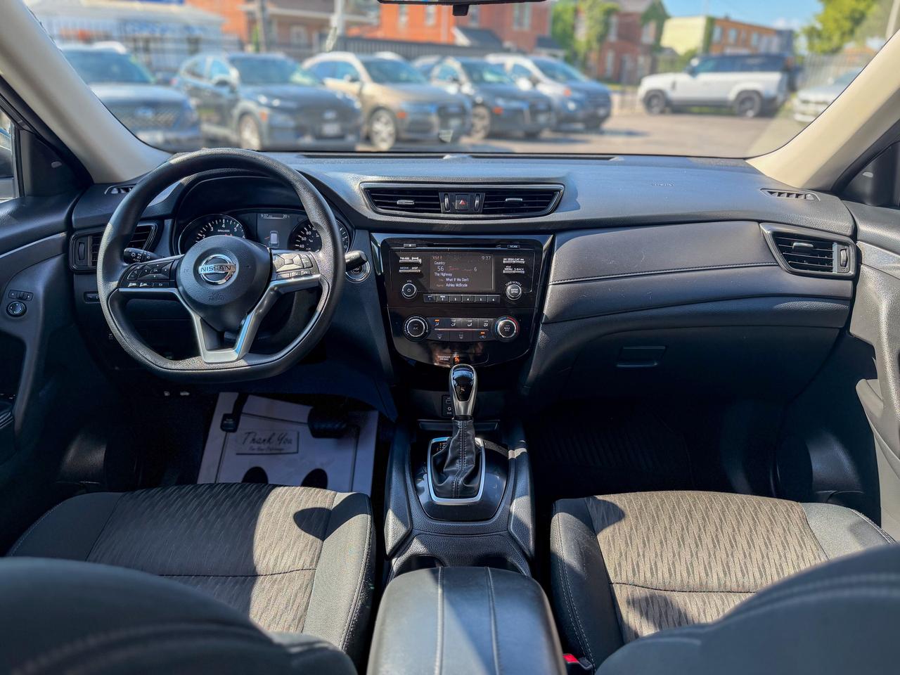 2017 Nissan Rogue SV/BSM/CAMERA/FULL SERVICE RECORDS/REMOTE/ECO ... Photo