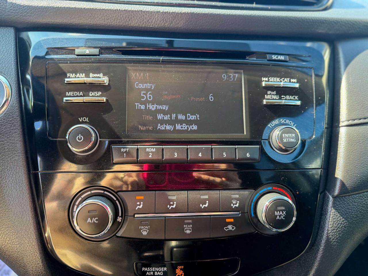 2017 Nissan Rogue SV/BSM/CAMERA/FULL SERVICE RECORDS/REMOTE/ECO ... Photo