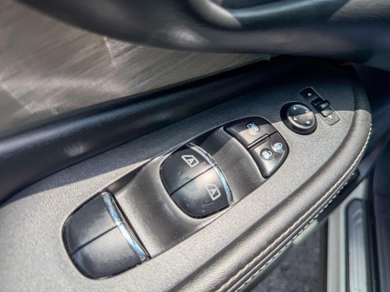 2017 Nissan Murano SL Photo