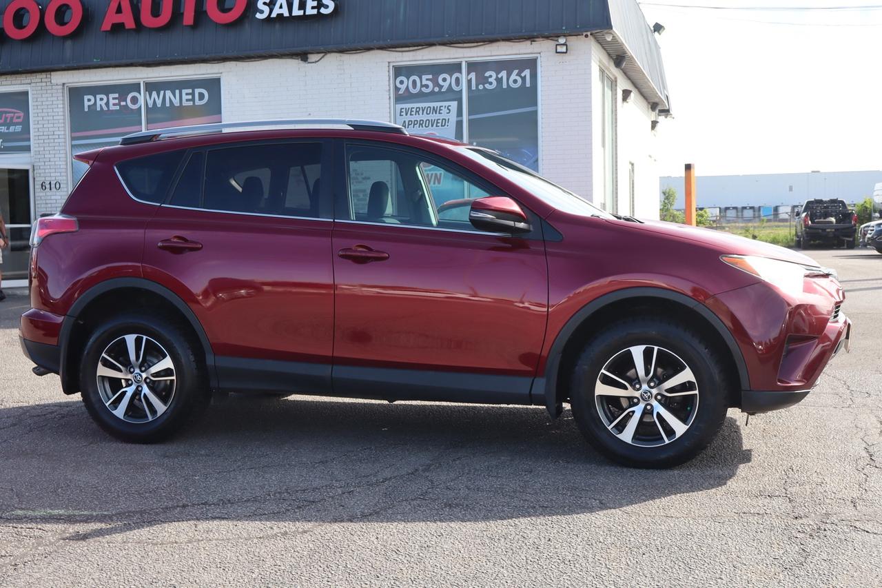 2018 Toyota RAV4 LE AWD Photo