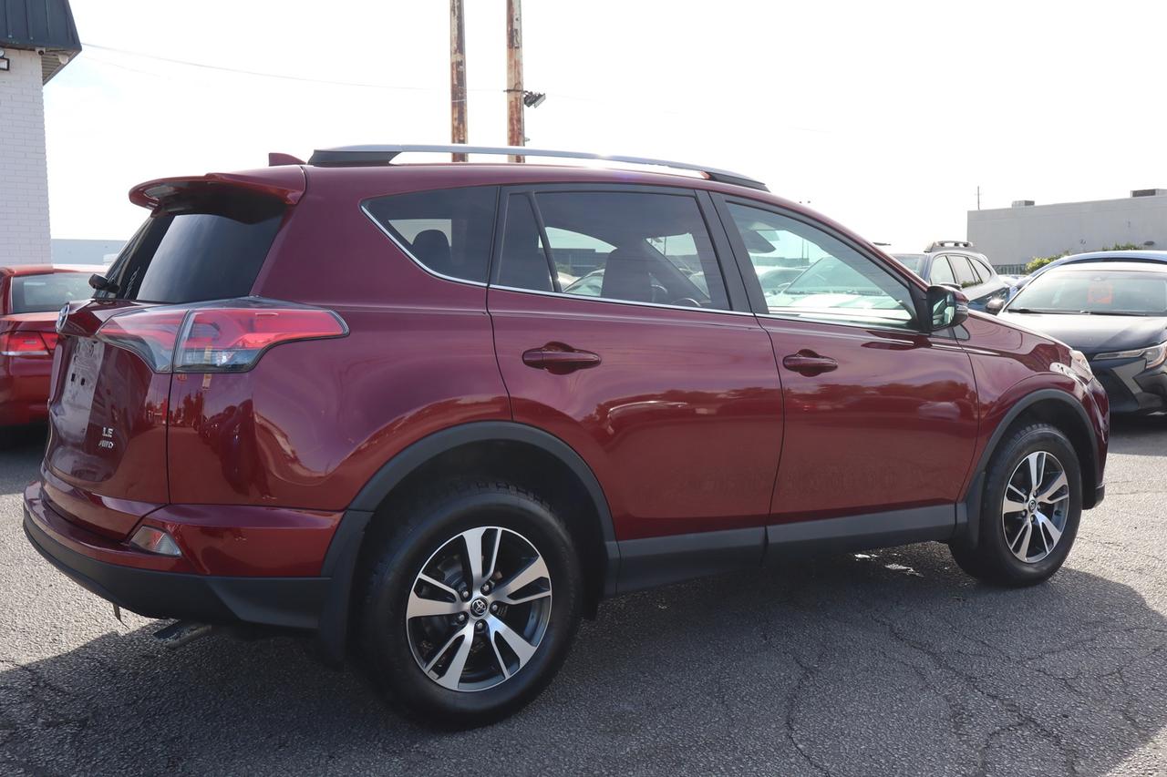 2018 Toyota RAV4 LE AWD Photo