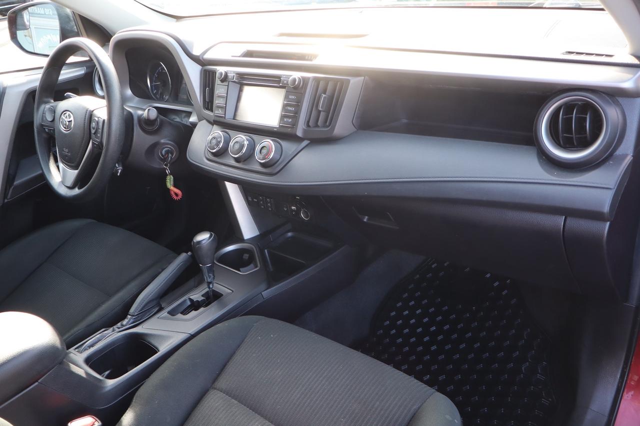 2018 Toyota RAV4 LE AWD Photo