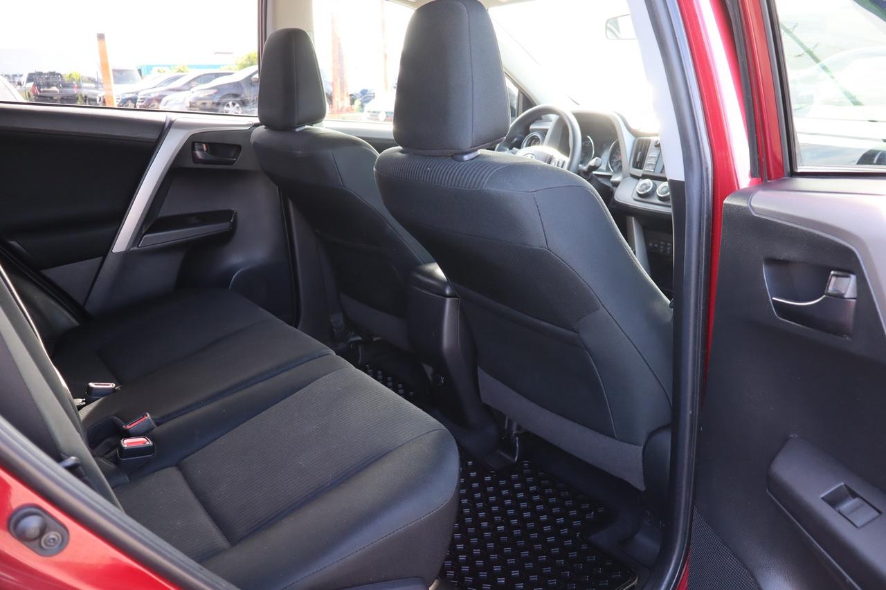2018 Toyota RAV4 LE AWD Photo