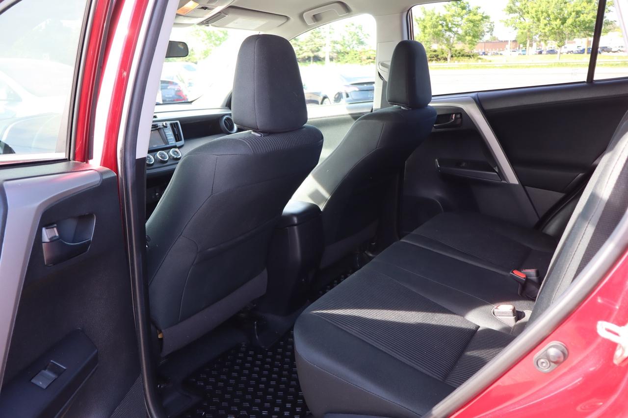 2018 Toyota RAV4 LE AWD Photo