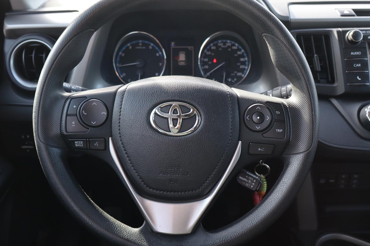 2018 Toyota RAV4 LE AWD Photo
