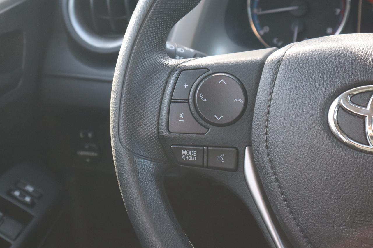2018 Toyota RAV4 LE AWD Photo