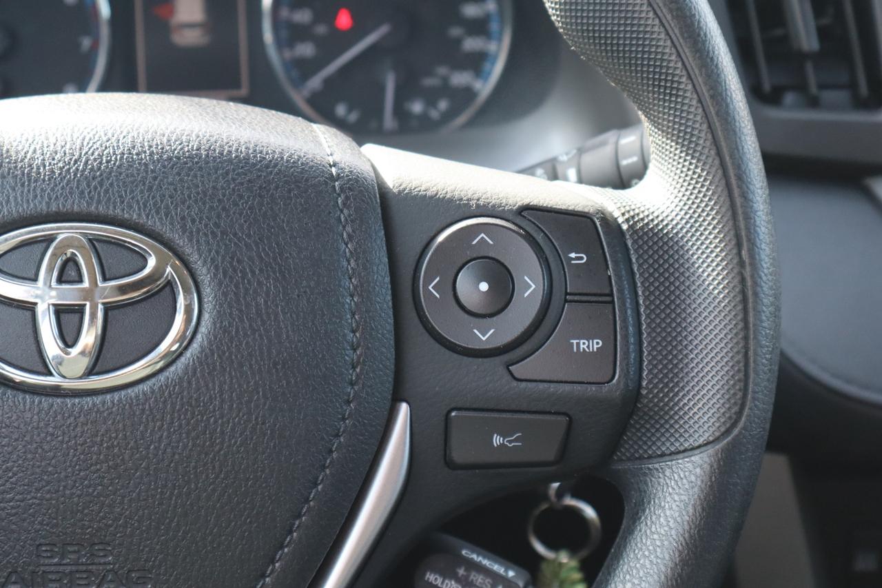 2018 Toyota RAV4 LE AWD Photo