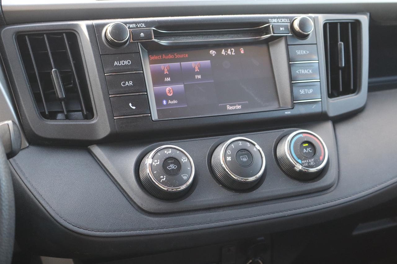 2018 Toyota RAV4 LE AWD Photo