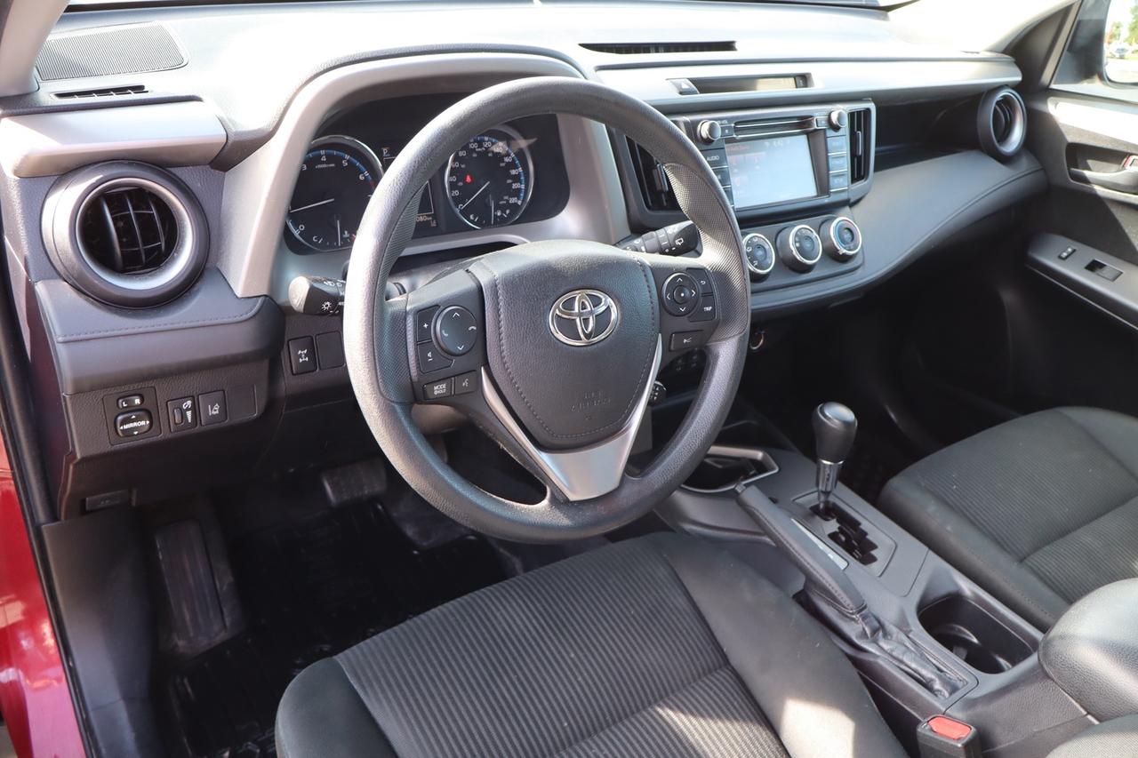 2018 Toyota RAV4 LE AWD Photo