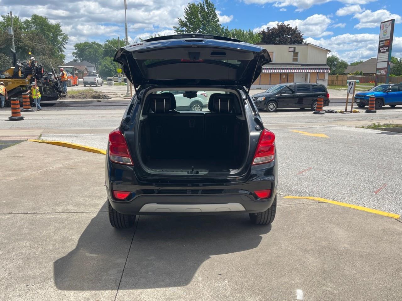 2018 Chevrolet Trax LT LOCAL TRADE BIG VALUE Photo