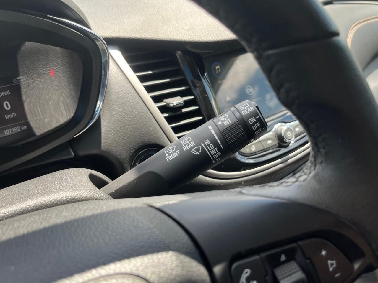 2018 Chevrolet Trax LT LOCAL TRADE BIG VALUE Photo